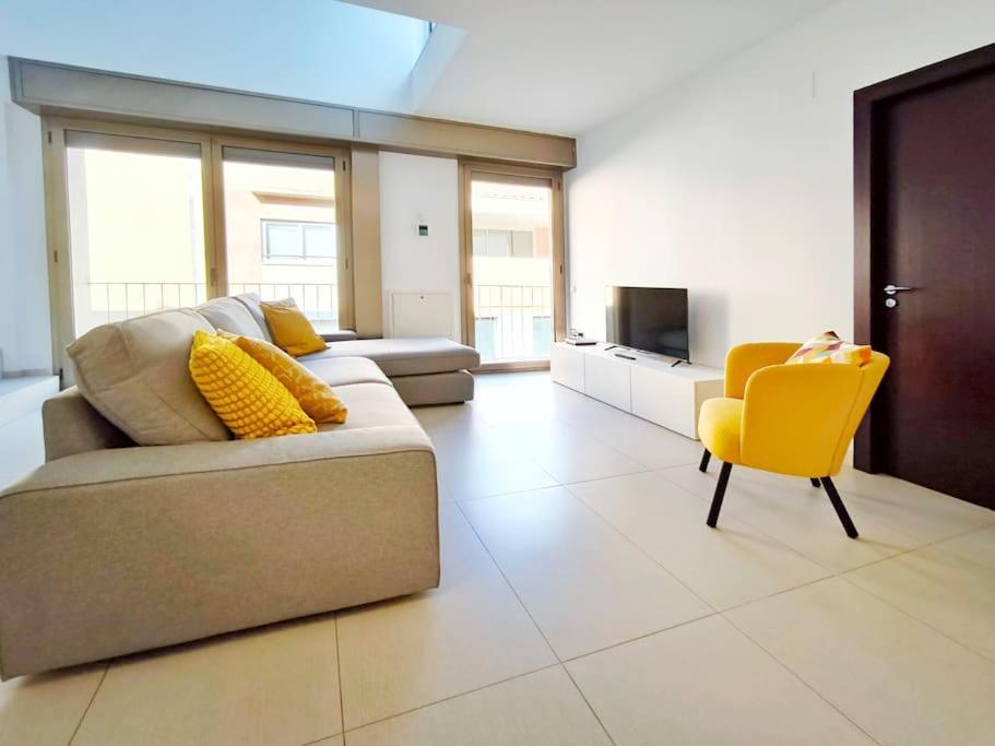 Moderno Apartamento Duplex En Terrassa Centro Exteriör bild